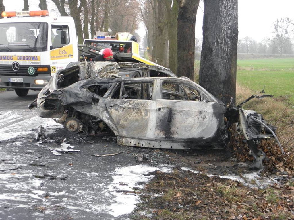 Tragiczny wypadek w Mąkoszycach. Jedna osoba nie żyje.
