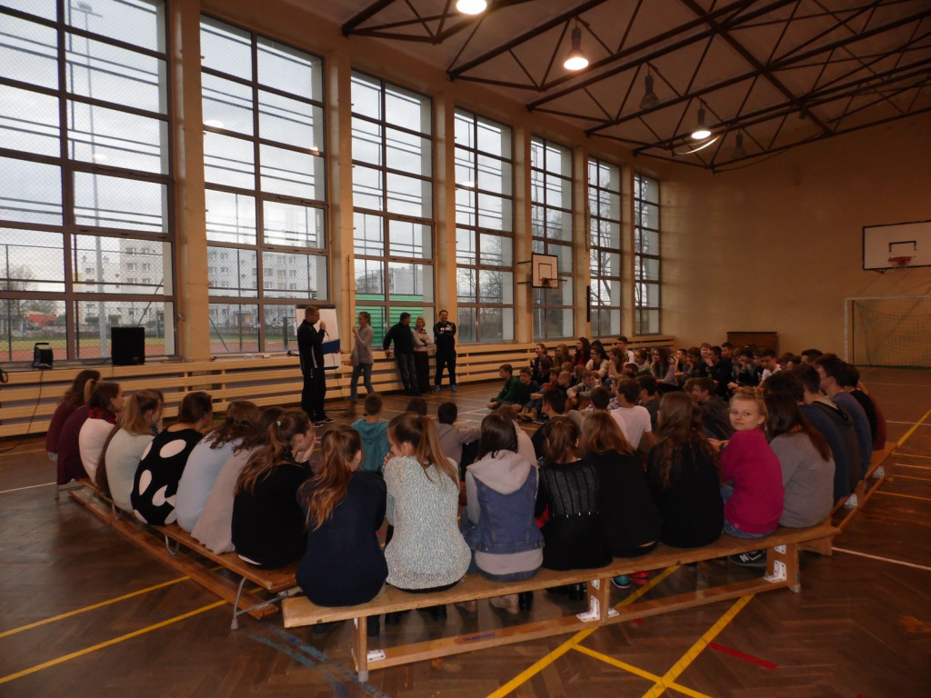 SPORTOWY OKRĄGŁY STÓŁ