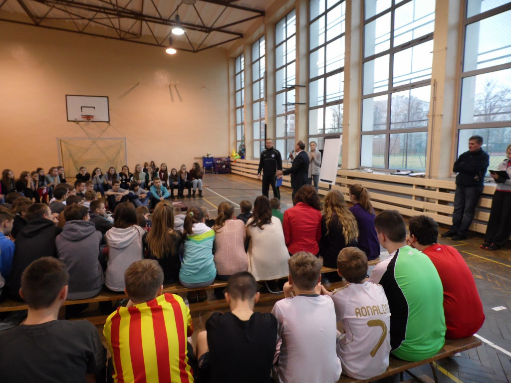 SPORTOWY OKRĄGŁY STÓŁ