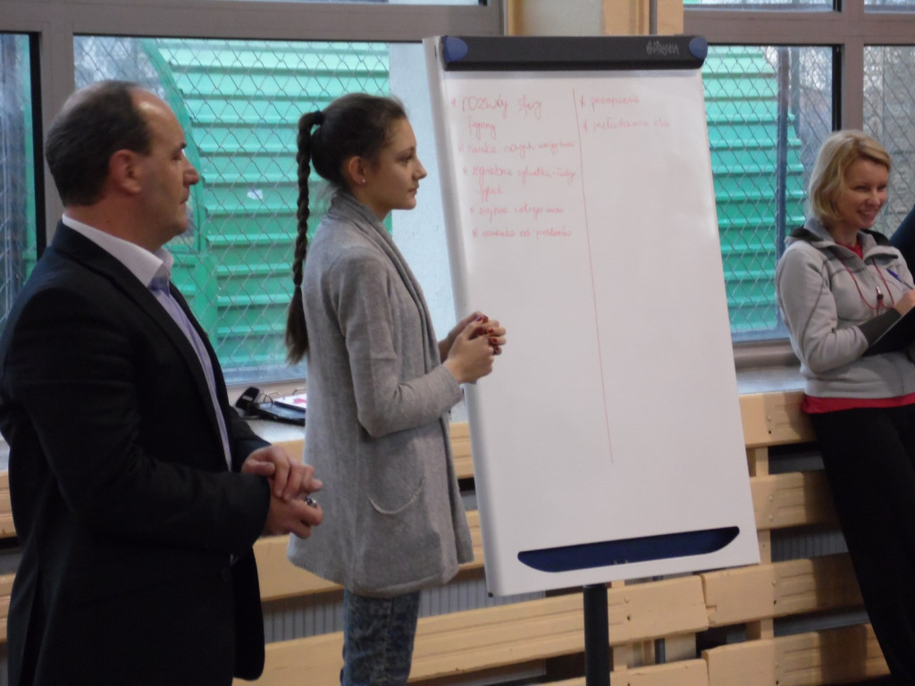 SPORTOWY OKRĄGŁY STÓŁ