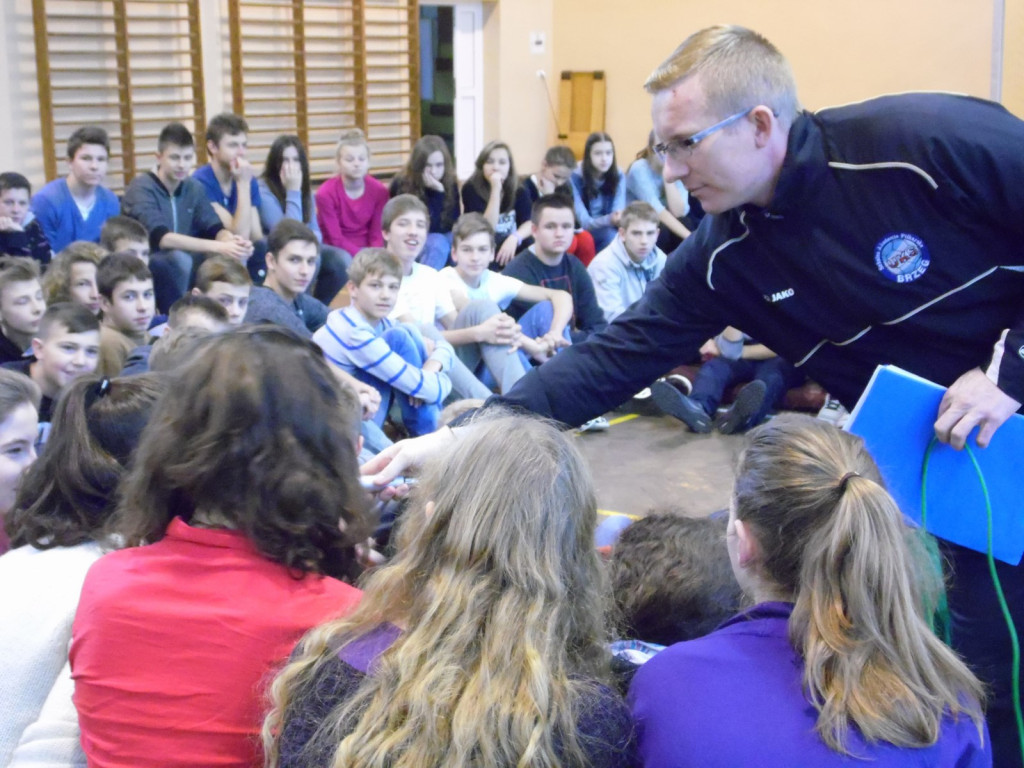 SPORTOWY OKRĄGŁY STÓŁ