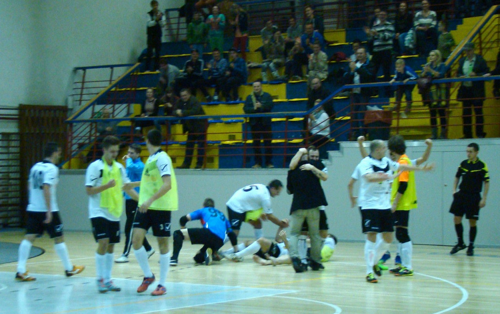 FUTSAL - II. LIGA  Dobra obrona, atak do poprawy