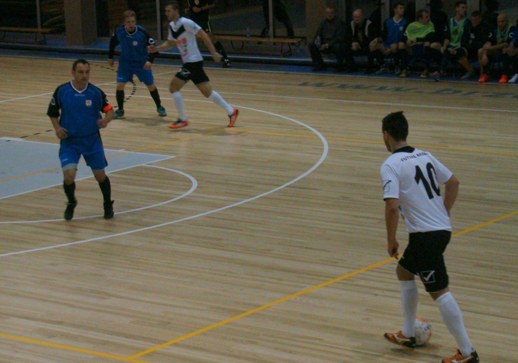 FUTSAL - II. LIGA  Dobra obrona, atak do poprawy