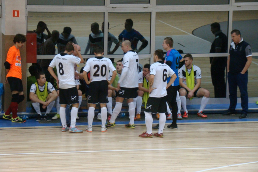 FUTSAL - II. LIGA  Dobra obrona, atak do poprawy