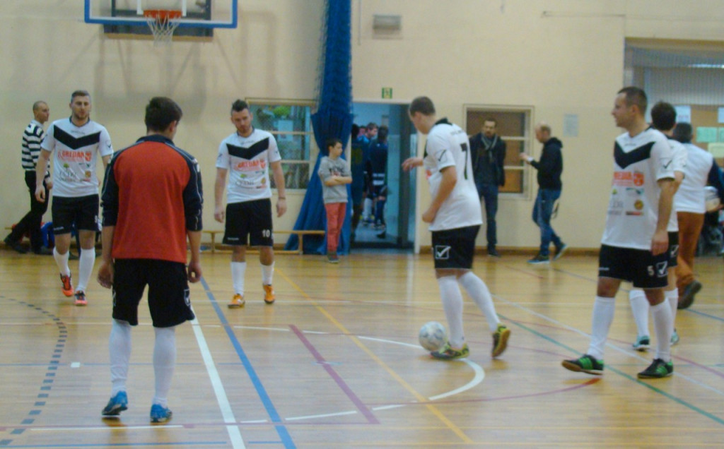 FUTSAL - II. LIGA  Dobra obrona, atak do poprawy