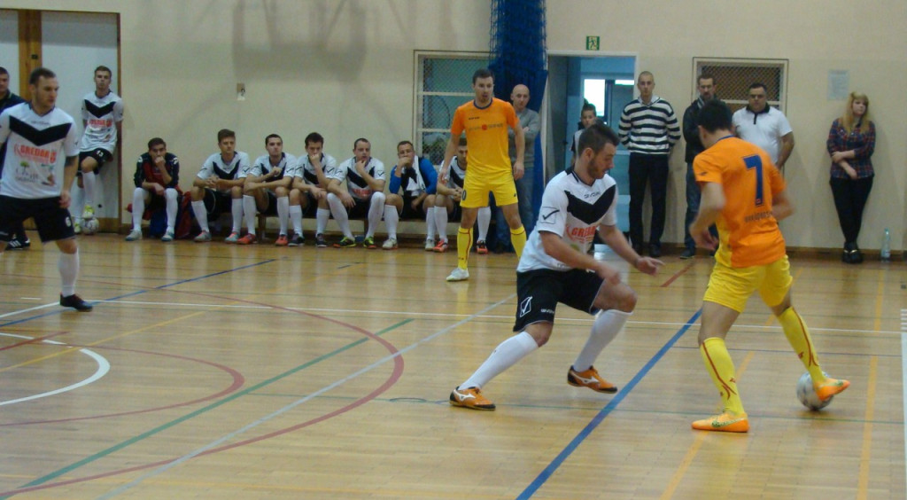FUTSAL - II. LIGA  Dobra obrona, atak do poprawy