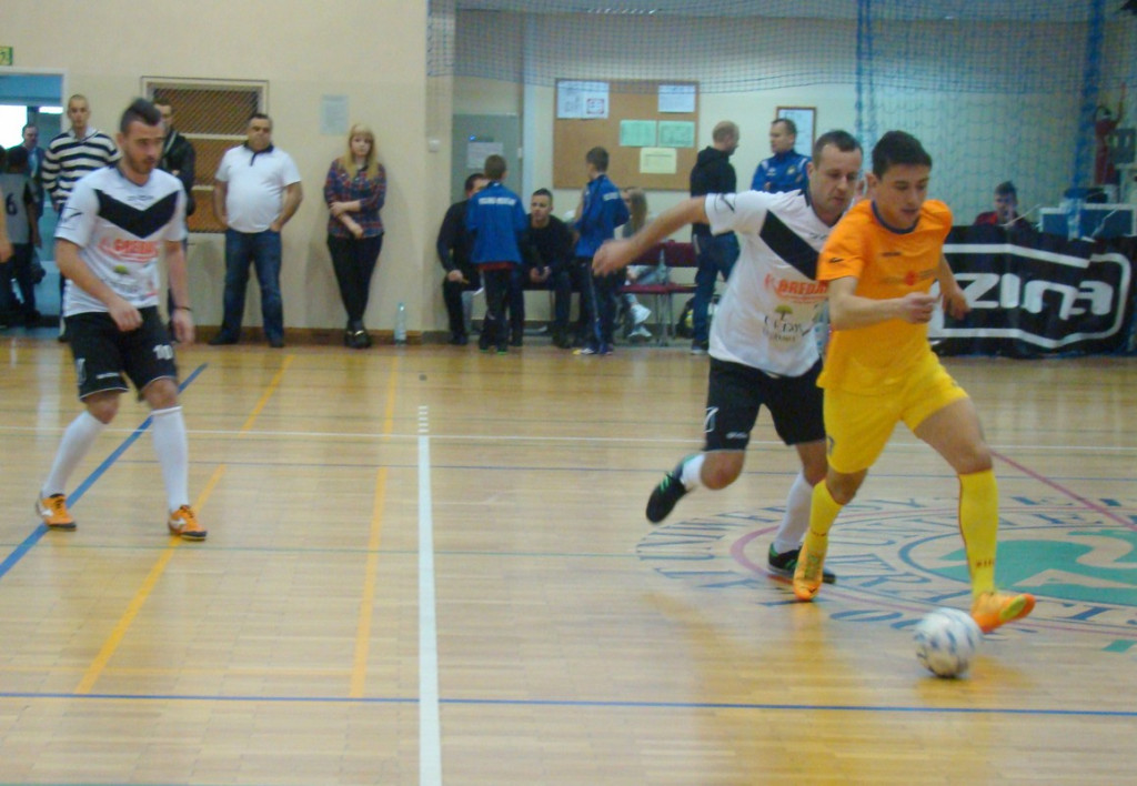 FUTSAL - II. LIGA  Dobra obrona, atak do poprawy