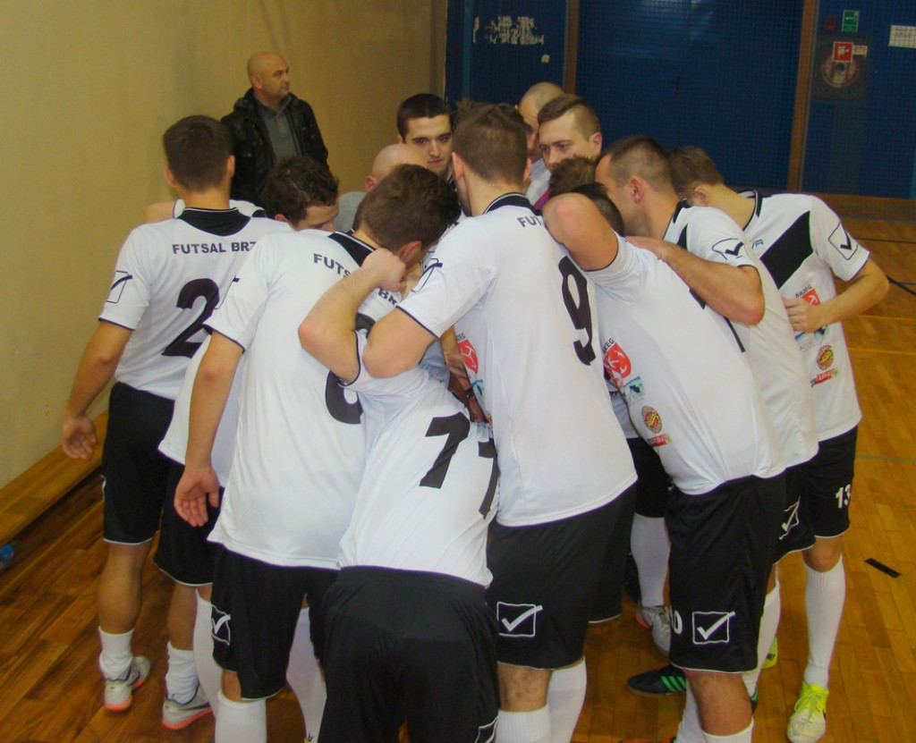 FUTSAL - II. LIGA  Dobra obrona, atak do poprawy
