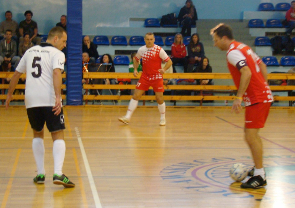 FUTSAL - II. LIGA  Dobra obrona, atak do poprawy