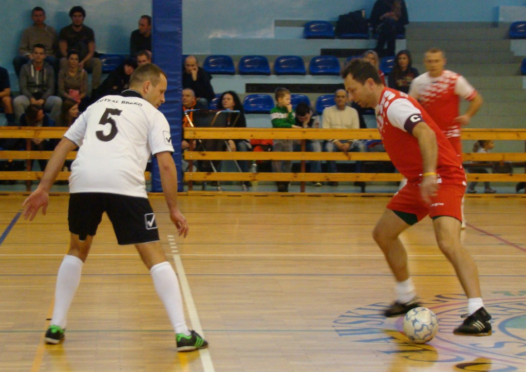 FUTSAL - II. LIGA  Dobra obrona, atak do poprawy