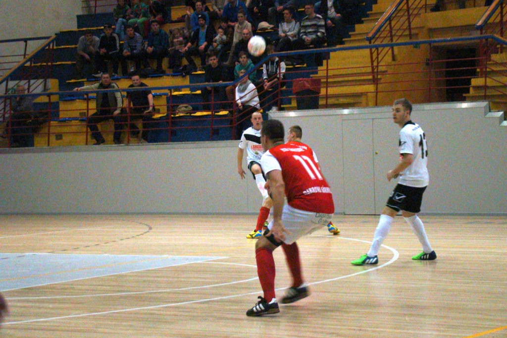 FUTSAL - II. LIGA  Dobra obrona, atak do poprawy