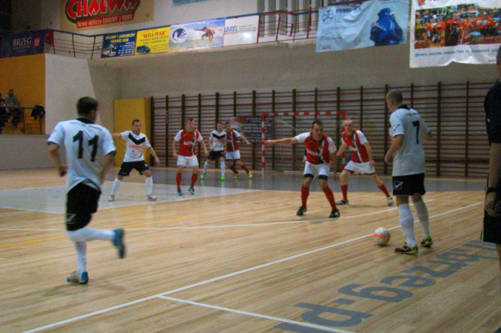 FUTSAL - II. LIGA  Dobra obrona, atak do poprawy