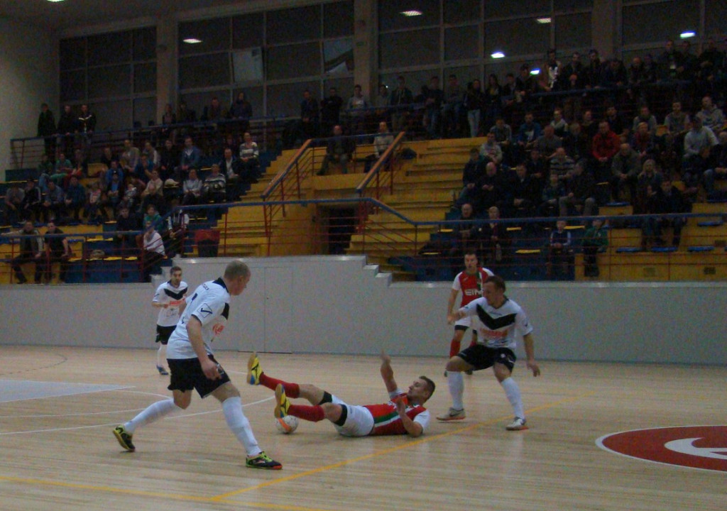 FUTSAL - II. LIGA  Dobra obrona, atak do poprawy