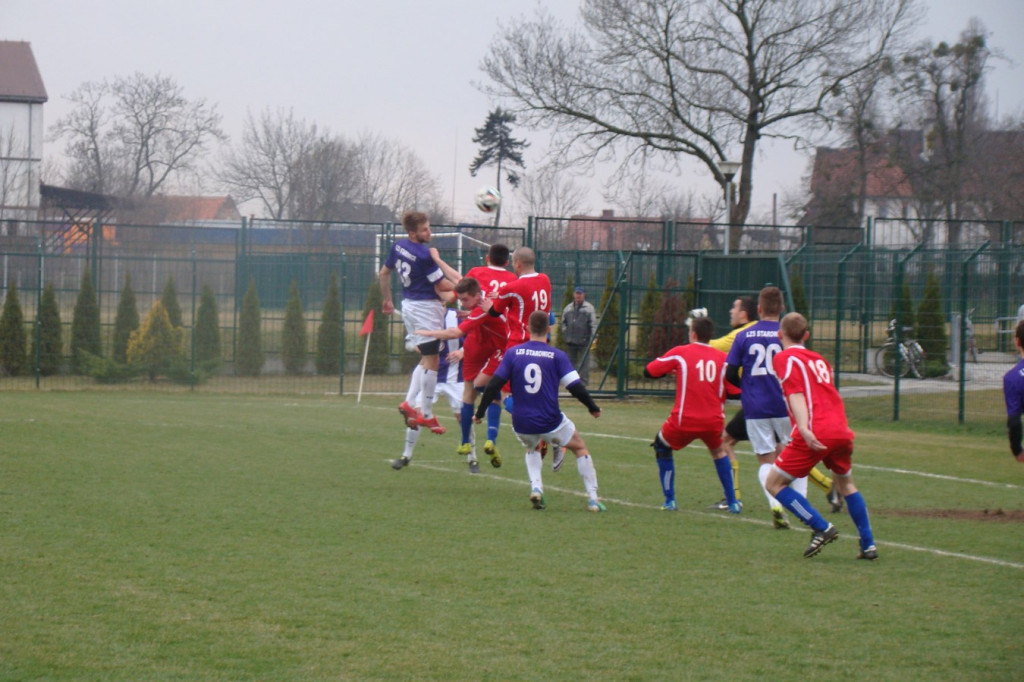 PIŁKA NOŻNA - OKRĘGÓWKA, GR. II  Cztery minuty zdecydowały o derbach