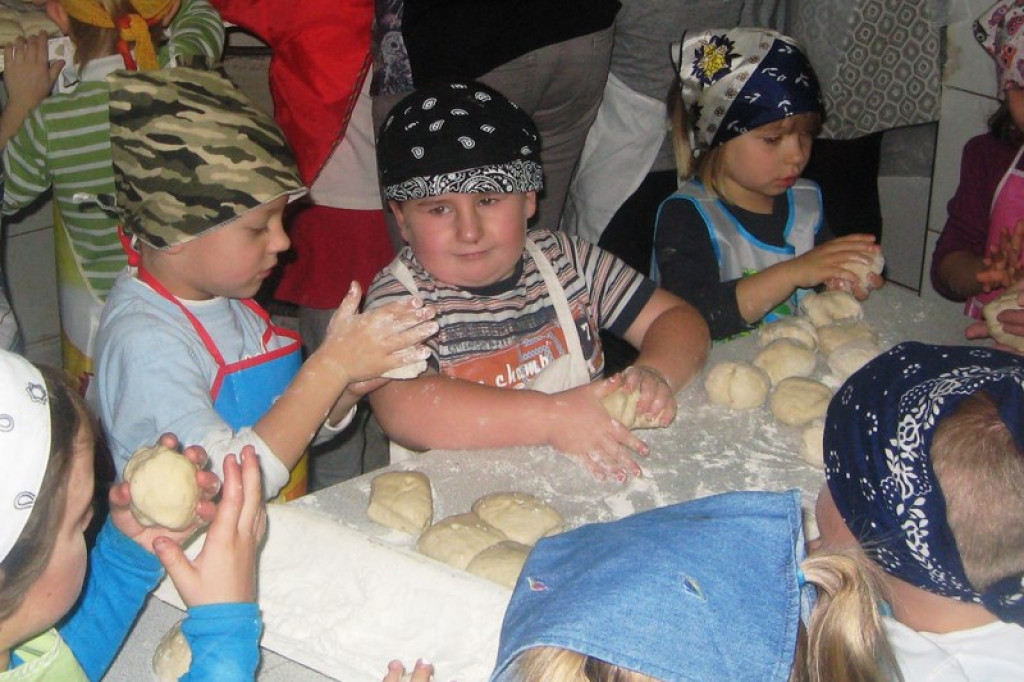 Dzieci z przedszkola poznają zawody