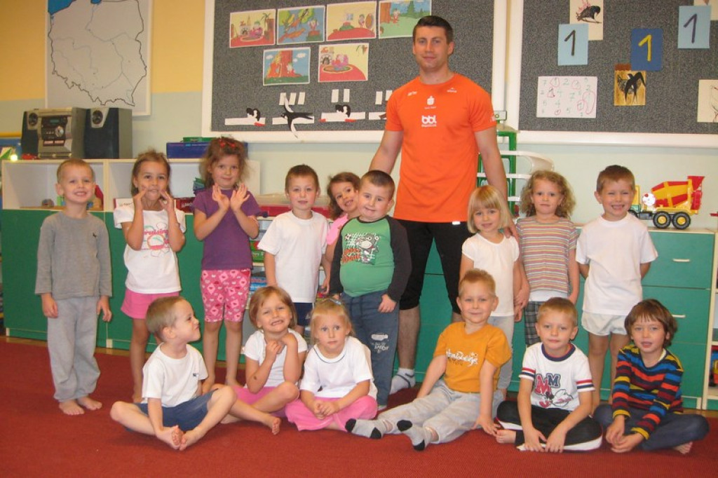 Dzieci z przedszkola poznają zawody