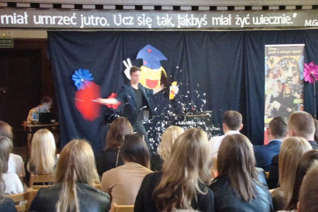 Ostatni dzień szkoły w I L.O. w Brzegu