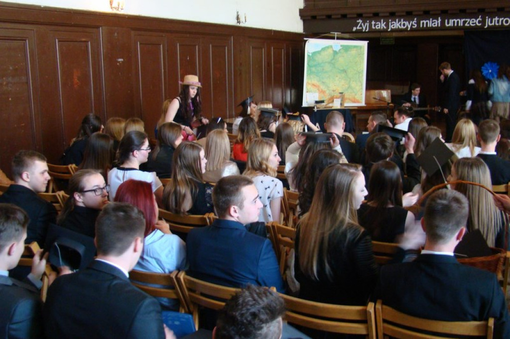 Ostatni dzień szkoły w I L.O. w Brzegu