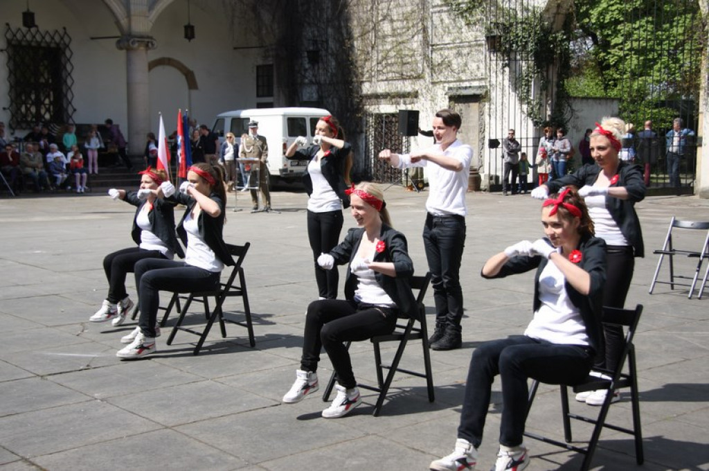 Trwają Dni Brzegu, Święto Flagi i prezentacja organizacji pozarządowych [fotorelacja]