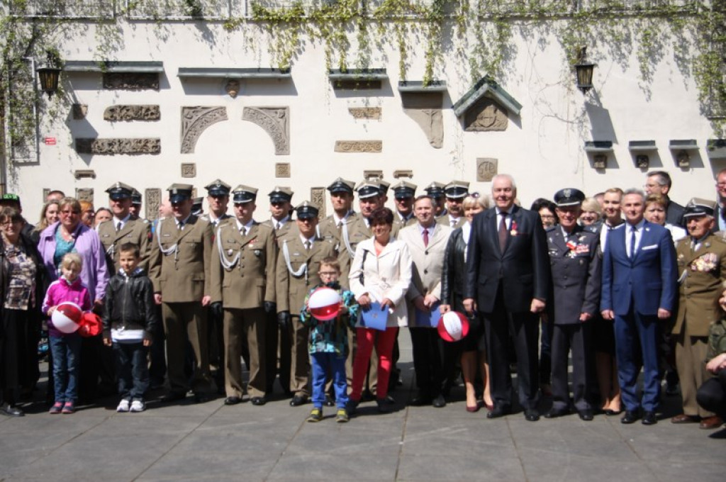 Trwają Dni Brzegu, Święto Flagi i prezentacja organizacji pozarządowych [fotorelacja]