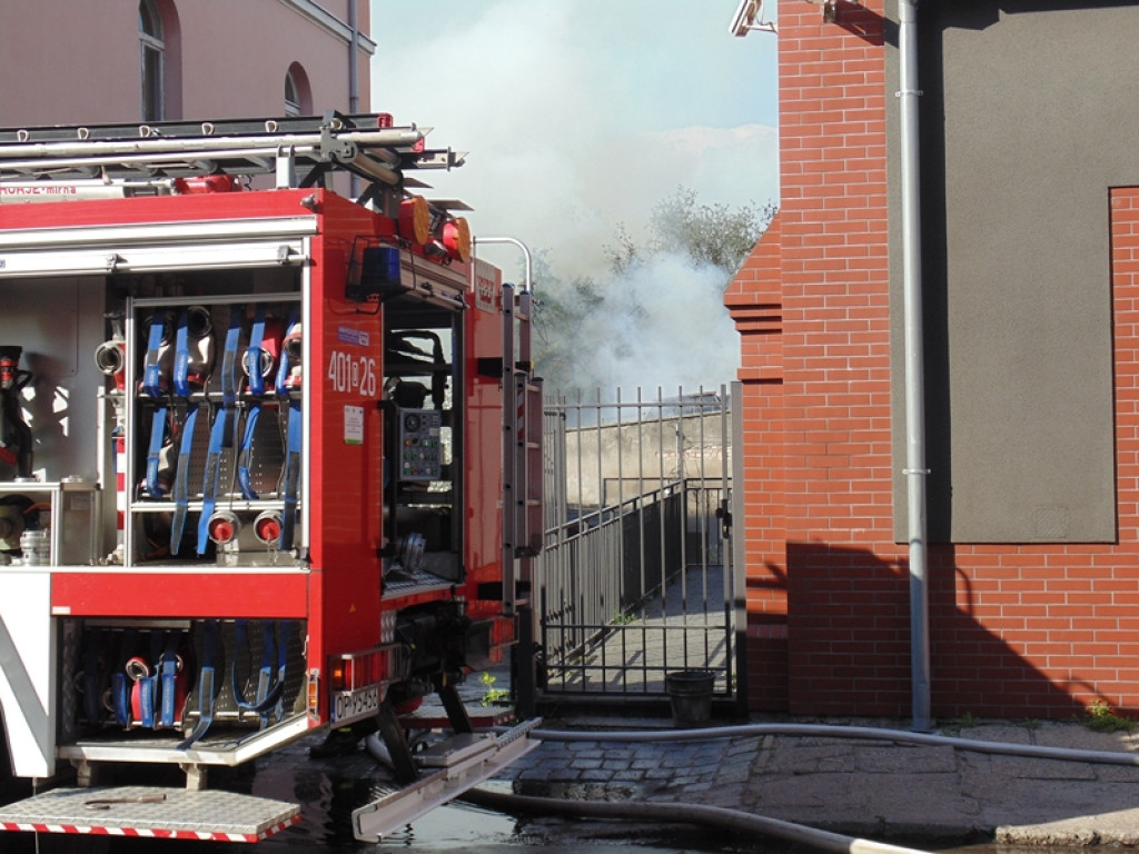 Pożar hali magazynowej w Brzegu [zdjęcia + video]