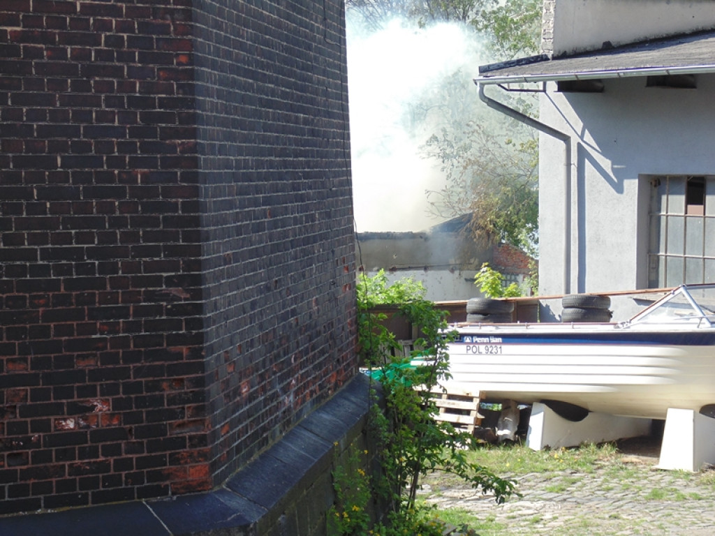 Pożar hali magazynowej w Brzegu [zdjęcia + video]