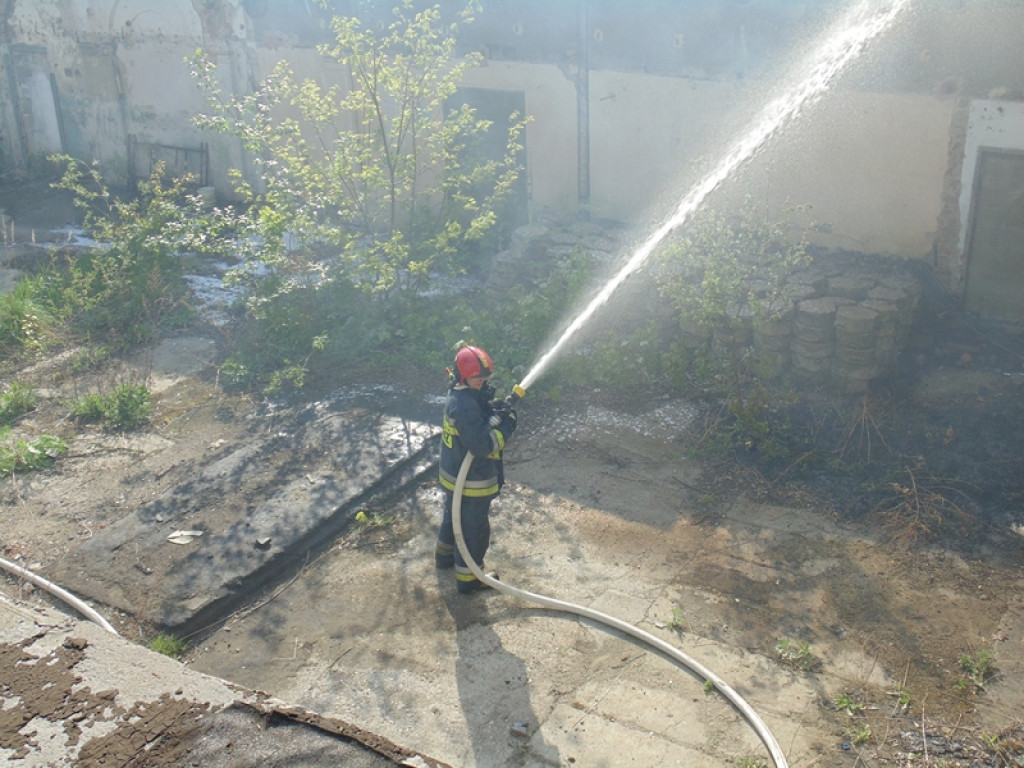 Pożar hali magazynowej w Brzegu [zdjęcia + video]