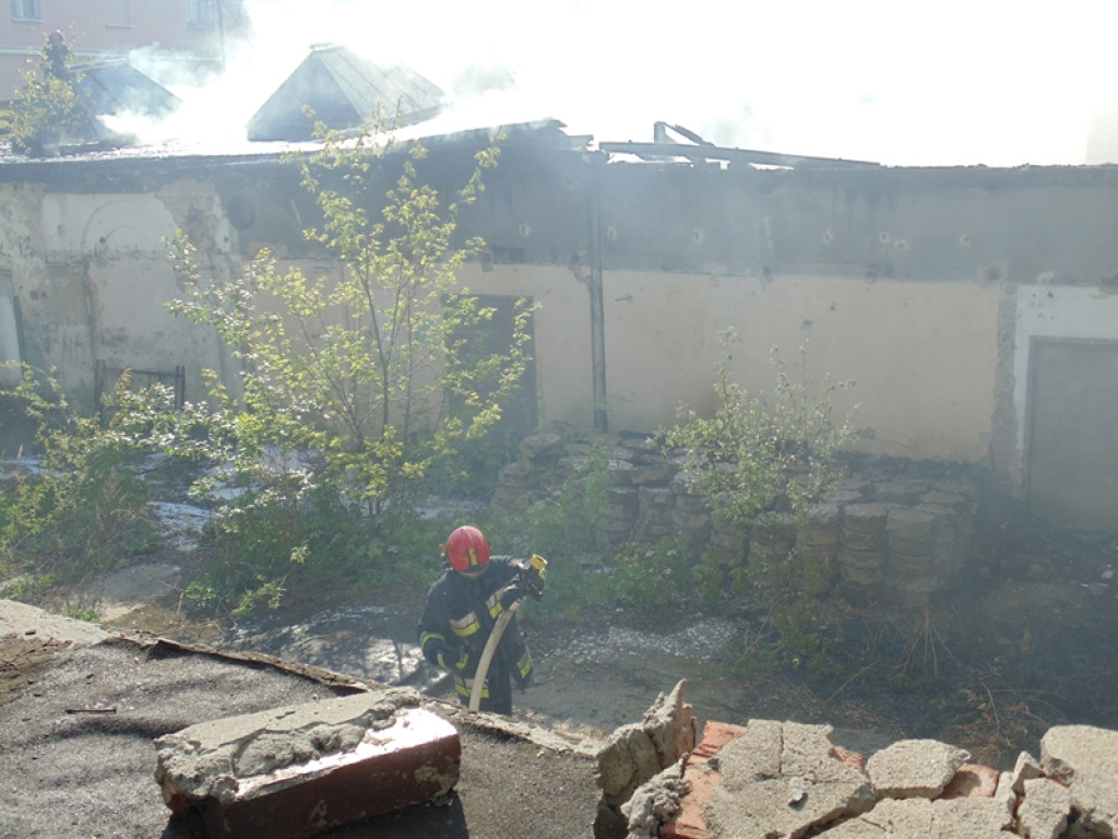 Pożar hali magazynowej w Brzegu [zdjęcia + video]