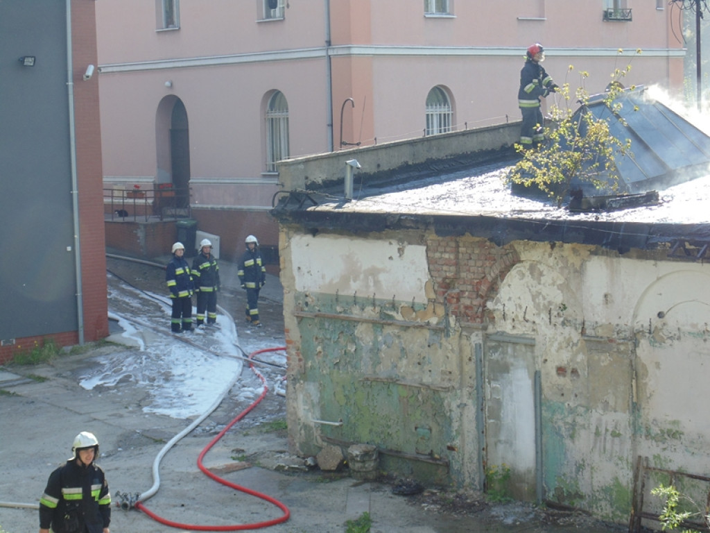 Pożar hali magazynowej w Brzegu [zdjęcia + video]