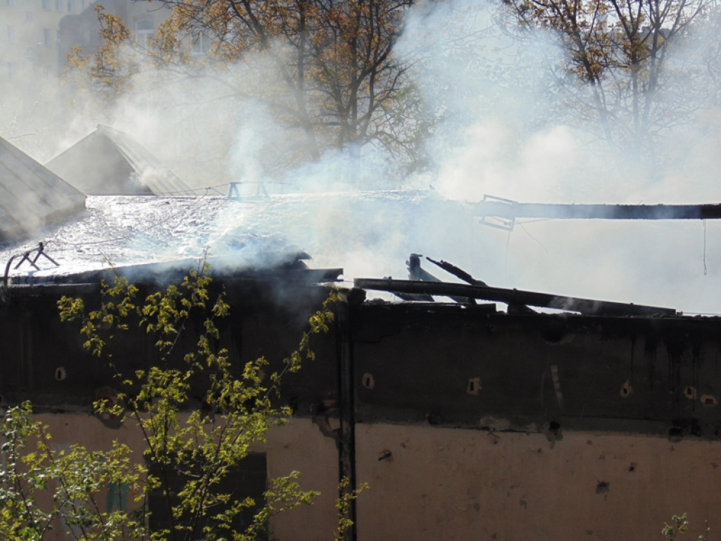 Pożar hali magazynowej w Brzegu [zdjęcia + video]