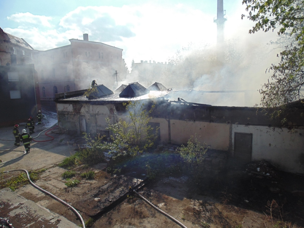 Pożar hali magazynowej w Brzegu [zdjęcia + video]