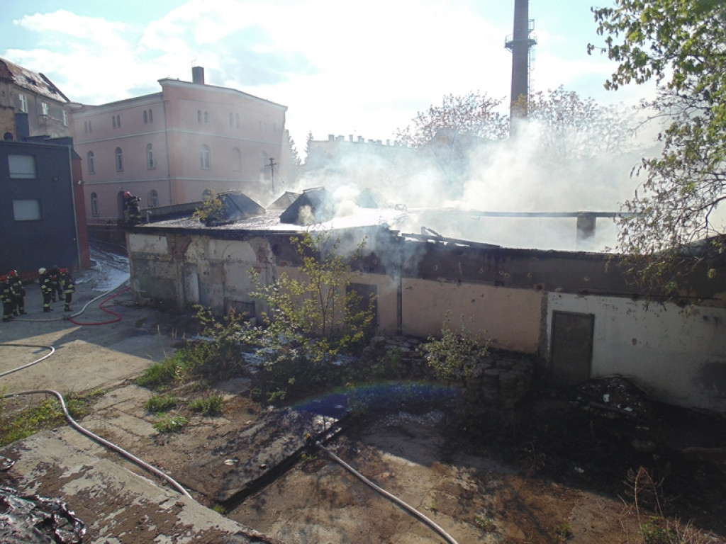 Pożar hali magazynowej w Brzegu [zdjęcia + video]