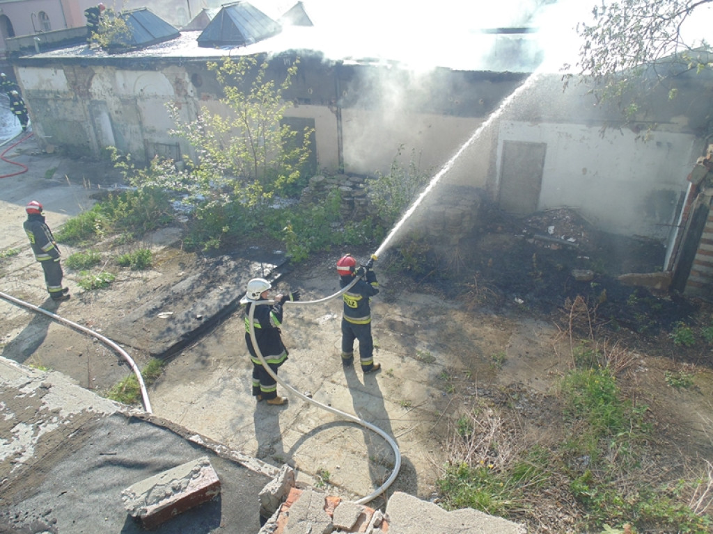 Pożar hali magazynowej w Brzegu [zdjęcia + video]
