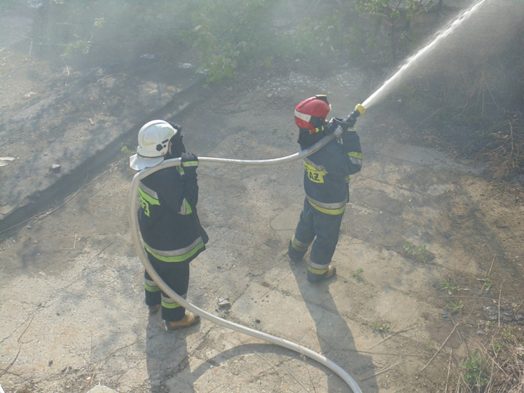 Pożar hali magazynowej w Brzegu [zdjęcia + video]