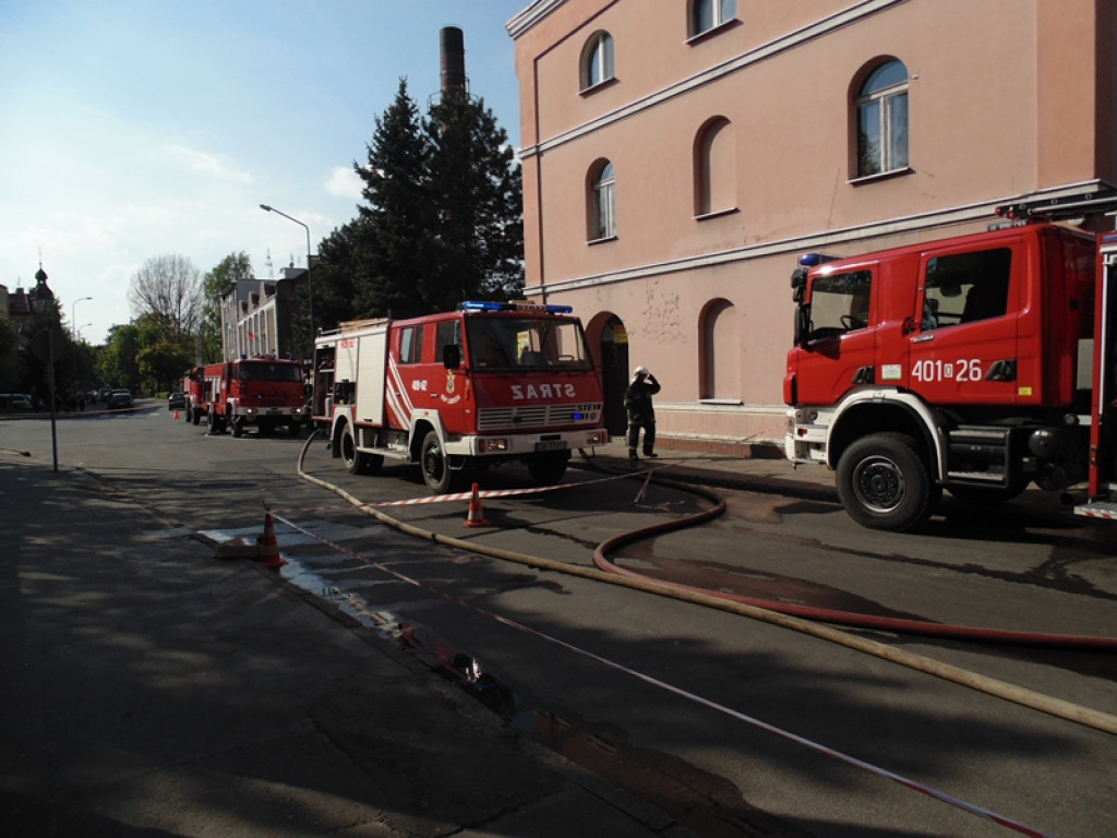 Pożar hali magazynowej w Brzegu [zdjęcia + video]