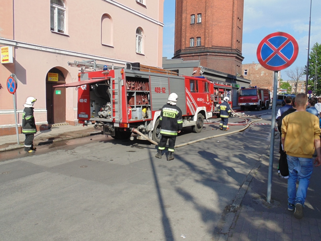 Pożar hali magazynowej w Brzegu [zdjęcia + video]