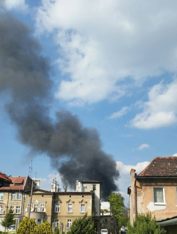 Pożar hali magazynowej w Brzegu [zdjęcia + video]