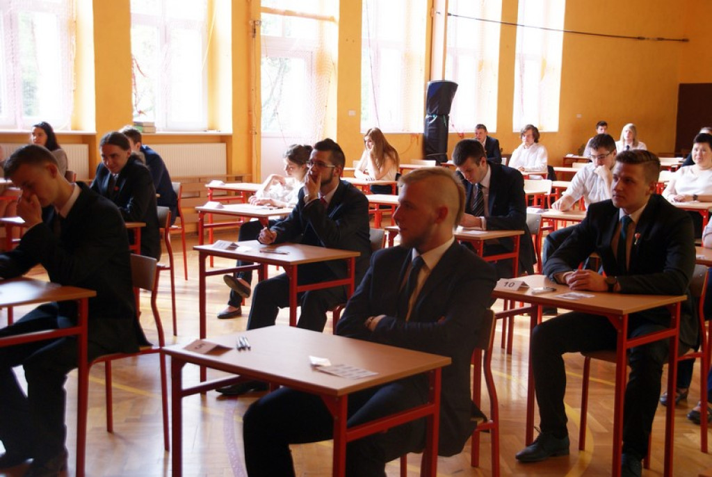Matura 2015. Uczniowie rozpoczęli egzamin z języka polskiego