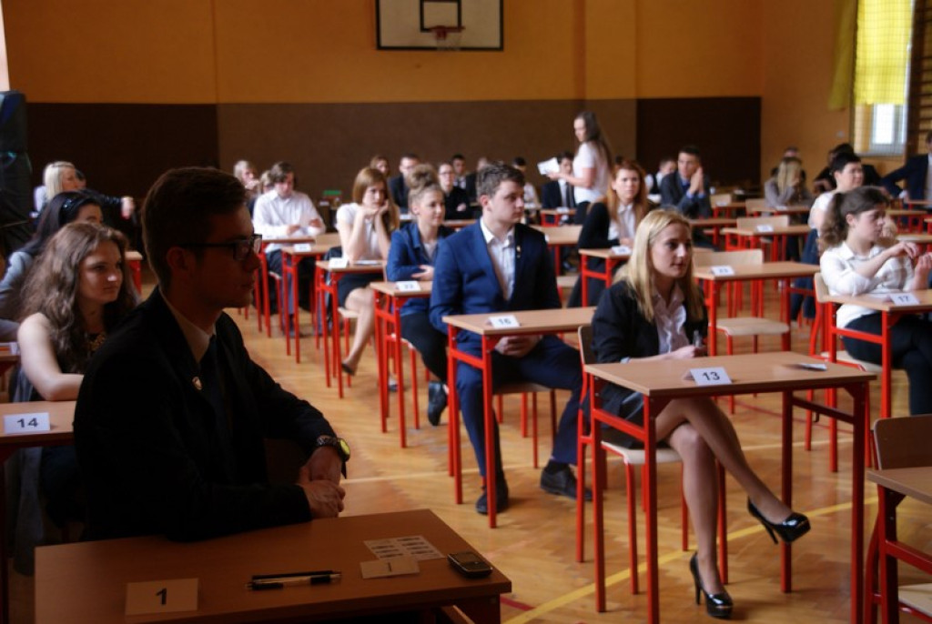 Matura 2015. Uczniowie rozpoczęli egzamin z języka polskiego