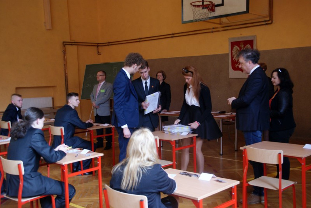 Matura 2015. Uczniowie rozpoczęli egzamin z języka polskiego