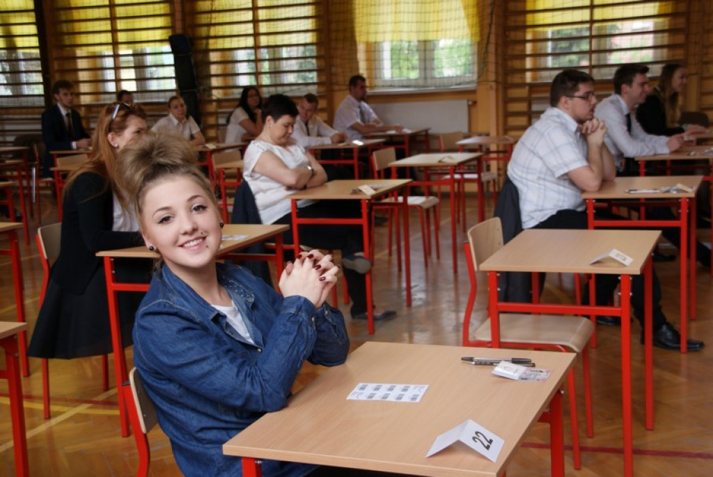 Matura 2015. Uczniowie rozpoczęli egzamin z języka polskiego