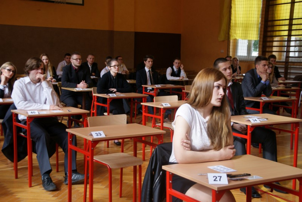 Matura 2015. Uczniowie rozpoczęli egzamin z języka polskiego