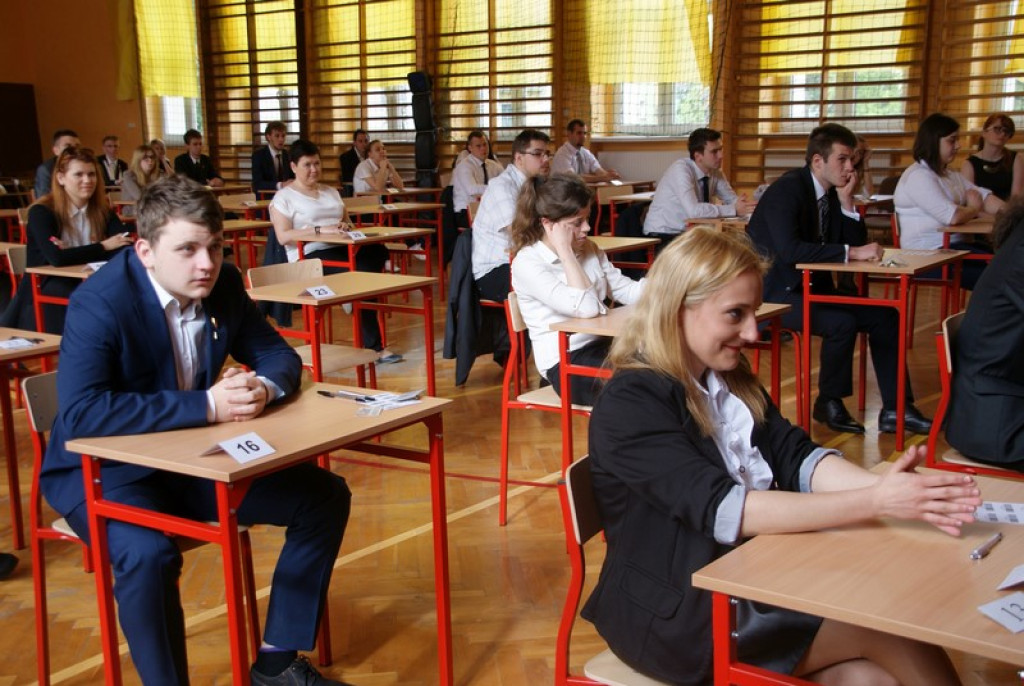 Matura 2015. Uczniowie rozpoczęli egzamin z języka polskiego