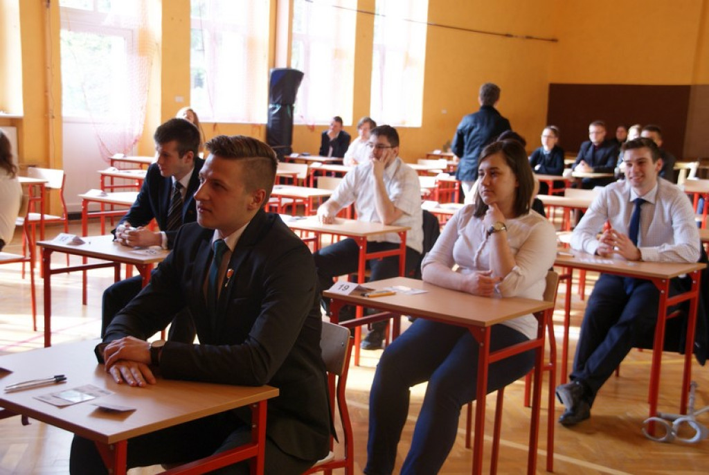 Matura 2015. Uczniowie rozpoczęli egzamin z języka polskiego