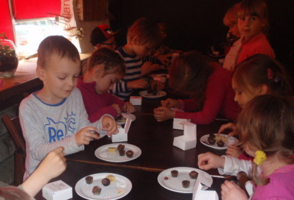 Dzieci z Przedszkola Publicznego nr 1 w Czekoladziarni