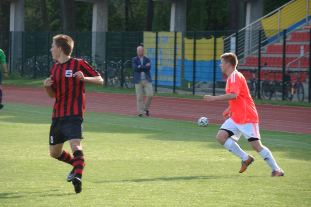 Stal - Namysłów, zacięty mecz, głośny doping kibiców