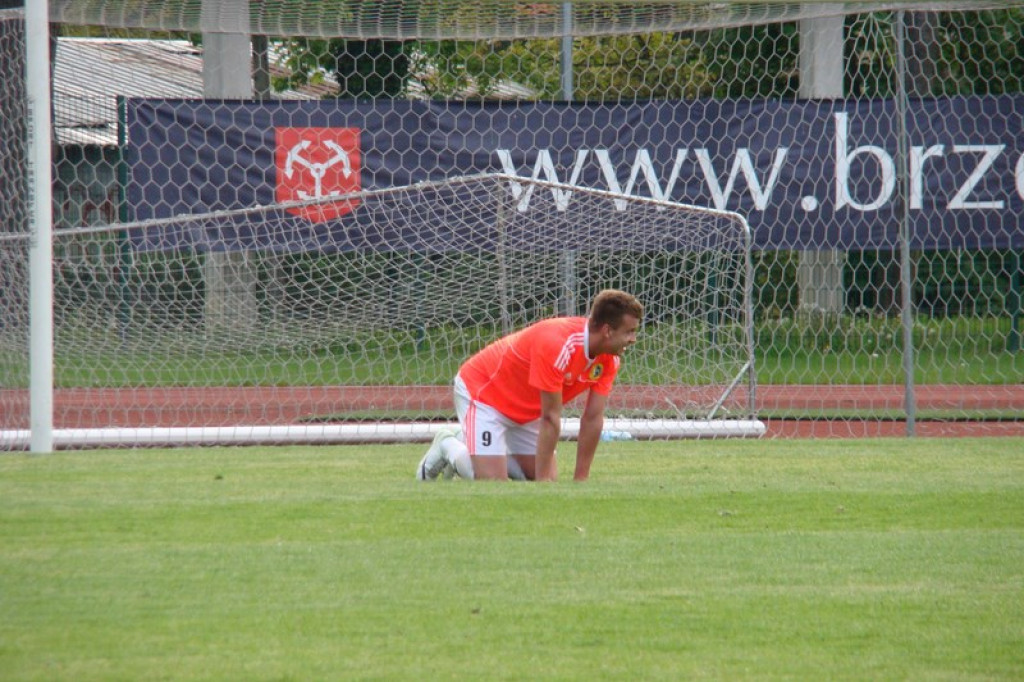 Stal - Namysłów, zacięty mecz, głośny doping kibiców