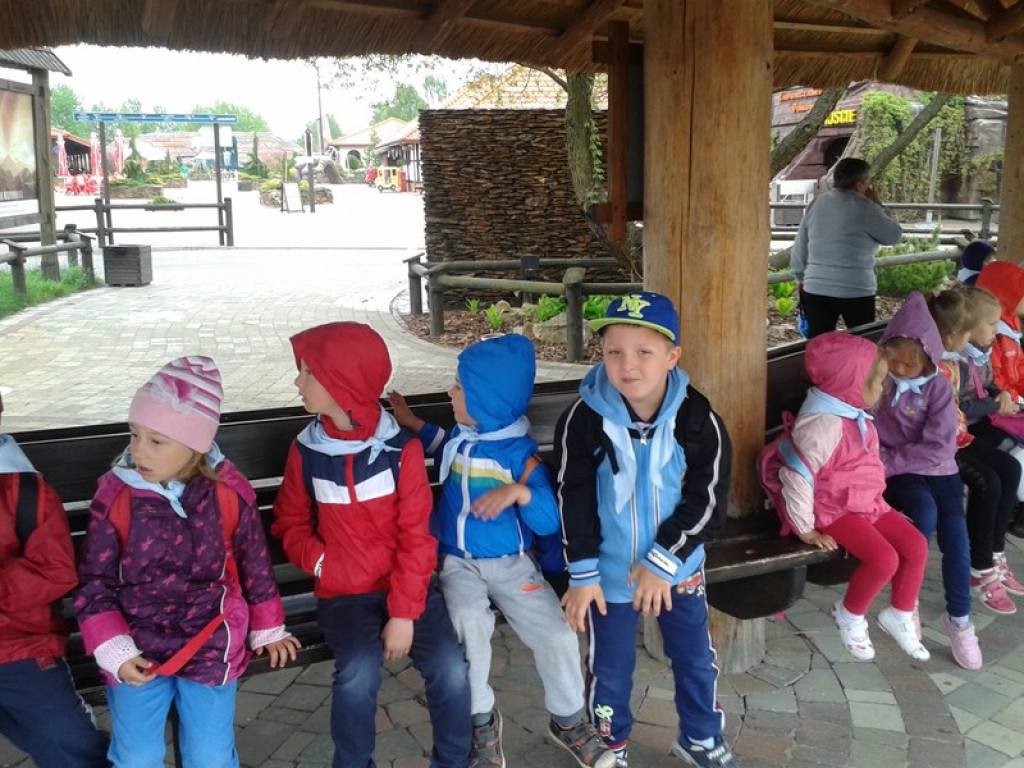 Przedszkolaki w Jura Parku