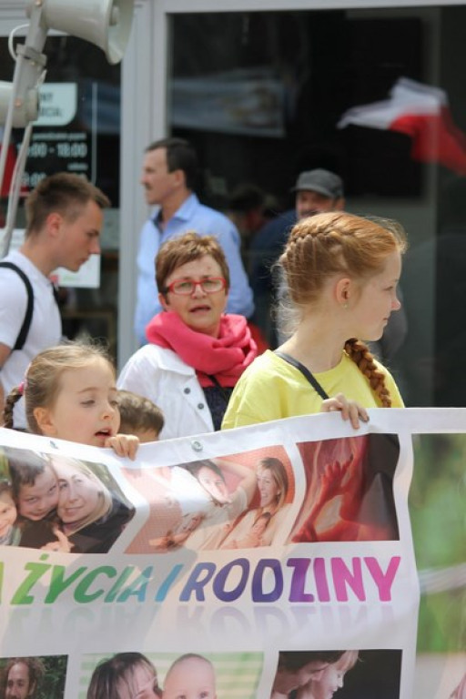 Marsz dla Życia i Rodziny w Brzegu [FOTORELACJA]