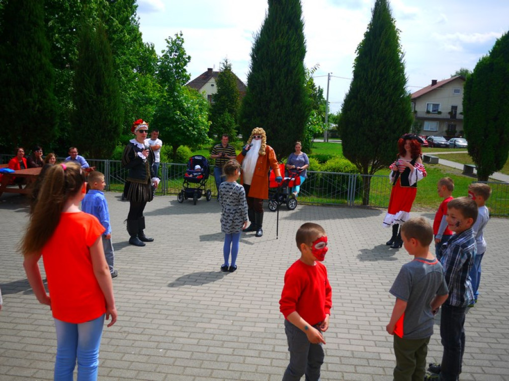 Dzień Dziecka w Gminie Lubsza. Pirackie zabawy w Michałowicach, Mąkoszycach i Czepielowicach.
